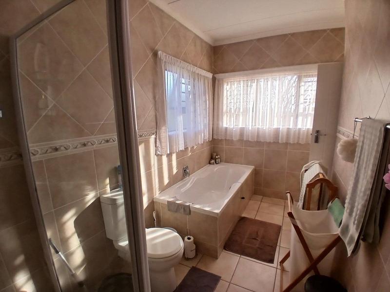 4 Bedroom Property for Sale in Fraaiuitsig Western Cape